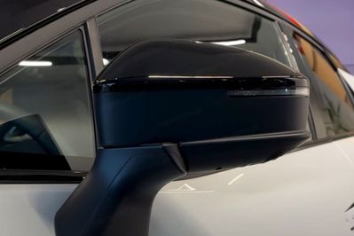 Toyota C-HR Executive 2.0 Plug-in Hybrid Dynamic Force