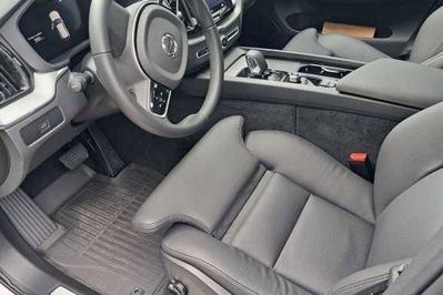 Volvo XC60 B5 B AWD Plus Dark