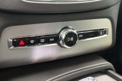 Volvo XC90 T8 AWD Plug-In Hybrid Ultra Dark 7os