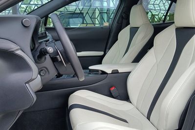 Lexus UX 300h F Sport AWD