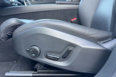 Volvo XC60 B5 B AWD Plus Dark aut