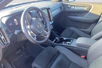 Volvo XC40 B4 Plus Dark