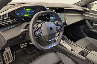 Peugeot 408 GT 1.2 mHEV e-DCS6