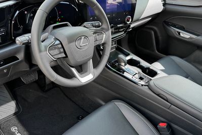 Lexus NX 450h+ Omotenashi AWD