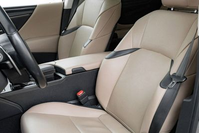 Lexus ES 300h Business Edition +