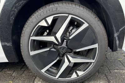 Peugeot 208 GT e-DCS6 1.2 mHEV