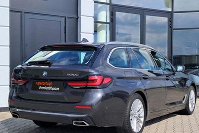 BMW Seria 5 530e xDrive Luxury Line aut