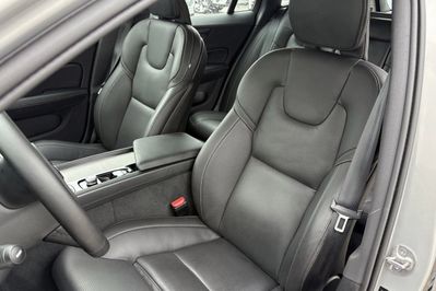 Volvo V60 B4 B Plus Dark