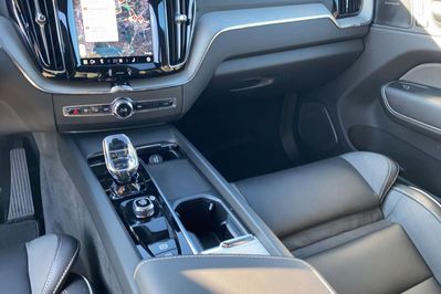 Volvo XC60 B5 B AWD Plus Dark aut