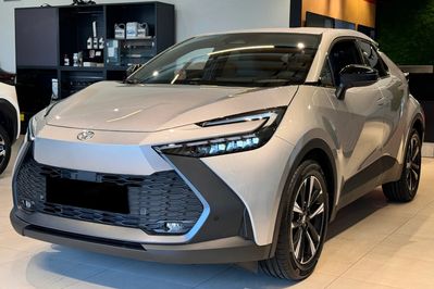 Toyota C-HR Style 2.0 Hybrid Dynamic Force Plug-in