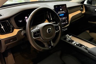 Volvo XC60 B5 B AWD Plus Dark