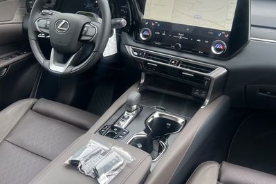 Lexus RX 450h+ Omotenashi 2.5 Hybrid Plug-in