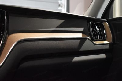 Volvo XC60 B5 B AWD Ultra Dark
