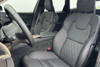 Volvo XC60 B5 B AWD Plus Dark