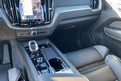 Volvo XC60 B5 B AWD Plus Dark aut