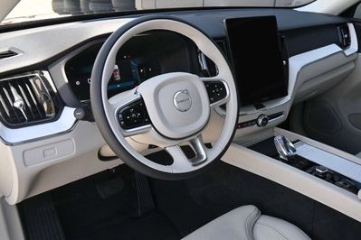 Volvo XC60 B5 AWD Plus Dark