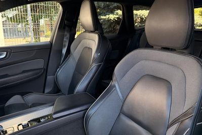 Volvo XC60 B4 D AWD Plus Dark\