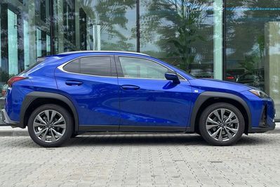 Lexus UX 300h F Sport Design