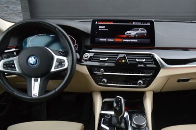 BMW Seria 5 530e sport-aut