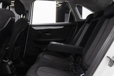BMW Seria 2 218d Advantage aut
