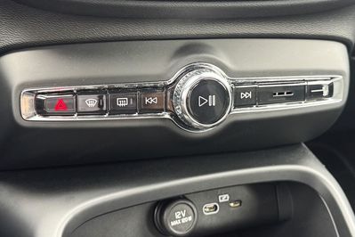 Volvo XC40 B3 Plus Dark