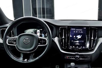 Volvo XC60 T8 AWD Plug-In Hybrid R-Design aut