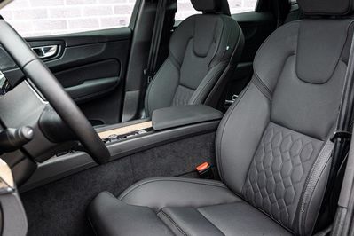 Volvo XC60 B5 B AWD Plus Dark