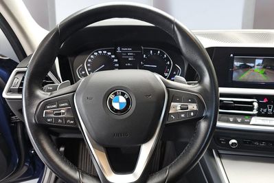 BMW Seria 3 320i Advantage aut