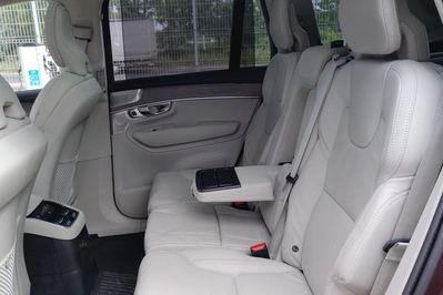 Volvo XC90 T8 AWD Plug-In Hybrid Ultra Bright