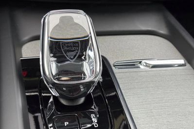 Volvo XC60 T6 Plug-In Hybrid AWD Ultra Bright