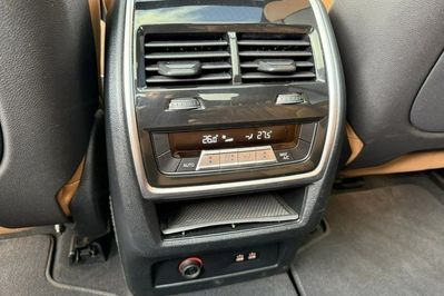 BMW X7 M50i