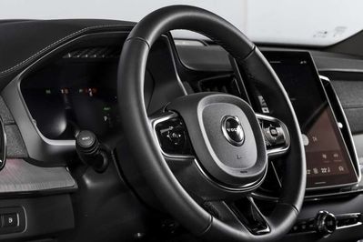 Volvo XC90 T8 AWD Plug-In Hybrid Ultra Dark 7os