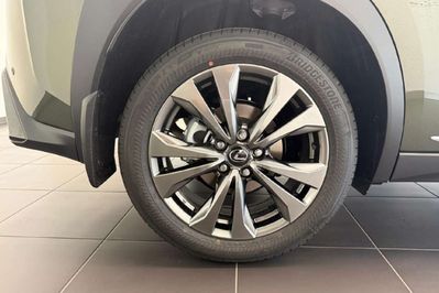 Lexus UX 300h F Sport Design 2.0 Hybrid Dynamic Force