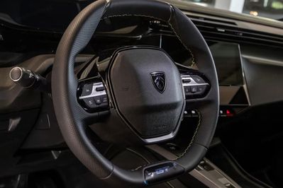 Peugeot 408 GT Exclusive S&S 1.2 mHEV  e-DSC6