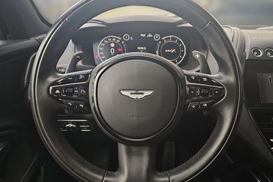 Aston Martin DBX V8