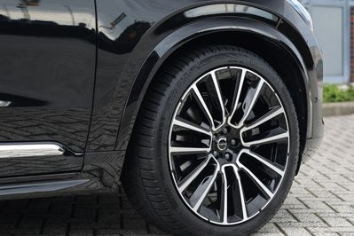 Volvo XC90 B5 AWD Ultra Bright