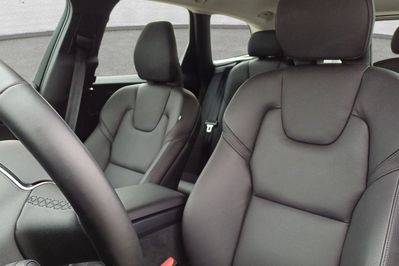 Volvo XC60 B5 B AWD Plus Dark