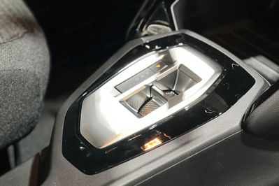 Peugeot 2008 Edition e-DCS6 PureTech mHEV