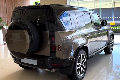 Land Rover Defender 110 3.0 D250 X-Dynamic HSE