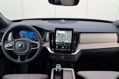 Volvo XC90 T8 AWD Plug-In Hybrid Ultra Dark 7os aut