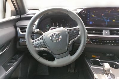 Lexus UX 300h F Sport Design