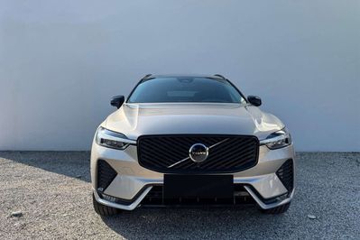 Volvo XC60 B5 AWD Plus Dark
