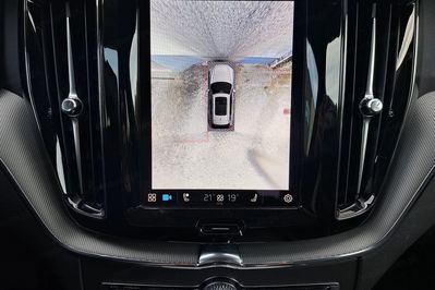 Volvo XC60 B5 B AWD Plus Dark aut