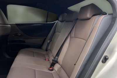 Lexus ES 300h Business Edition