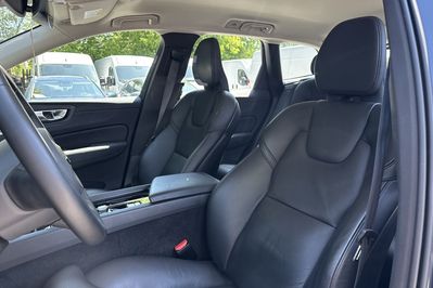 Volvo XC60 B4 B Plus Dark
