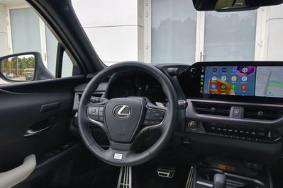 Lexus UX 300h F Sport AWD