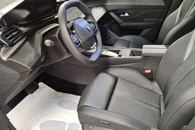 Peugeot 308 Allure EAT8 1.5 BlueHDi