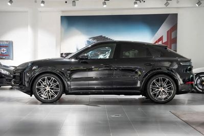 Porsche Cayenne Coupe E-Hybrid Black Edition