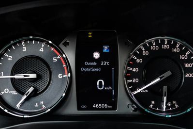 Toyota HiLux Double Cab SR5PLUS 4X4