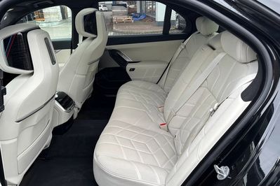 BMW Seria 7 740d xDrive M Sport